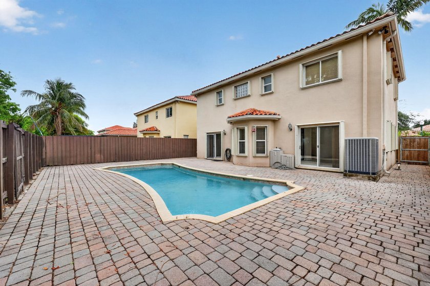 Welcome to this move-in-ready 3-bedroom, 2.5-bath home located - photo 30