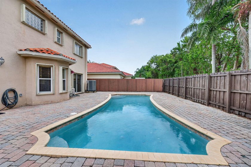 Welcome to this move-in-ready 3-bedroom, 2.5-bath home located - photo 32