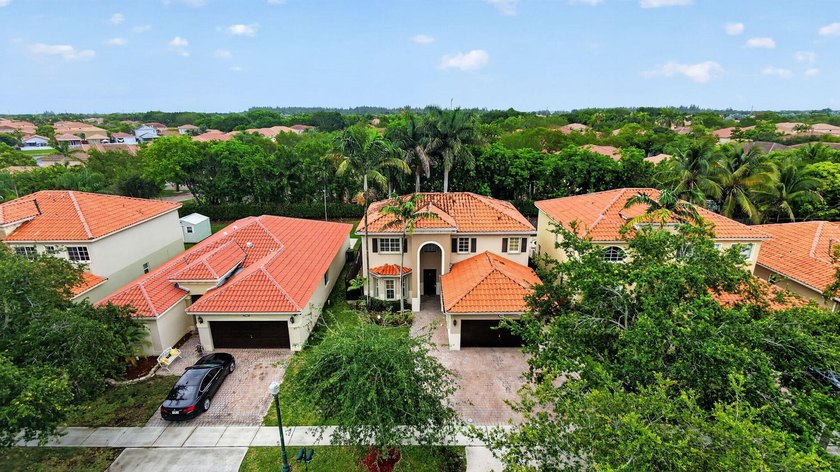 Welcome to this move-in-ready 3-bedroom, 2.5-bath home located - photo 37