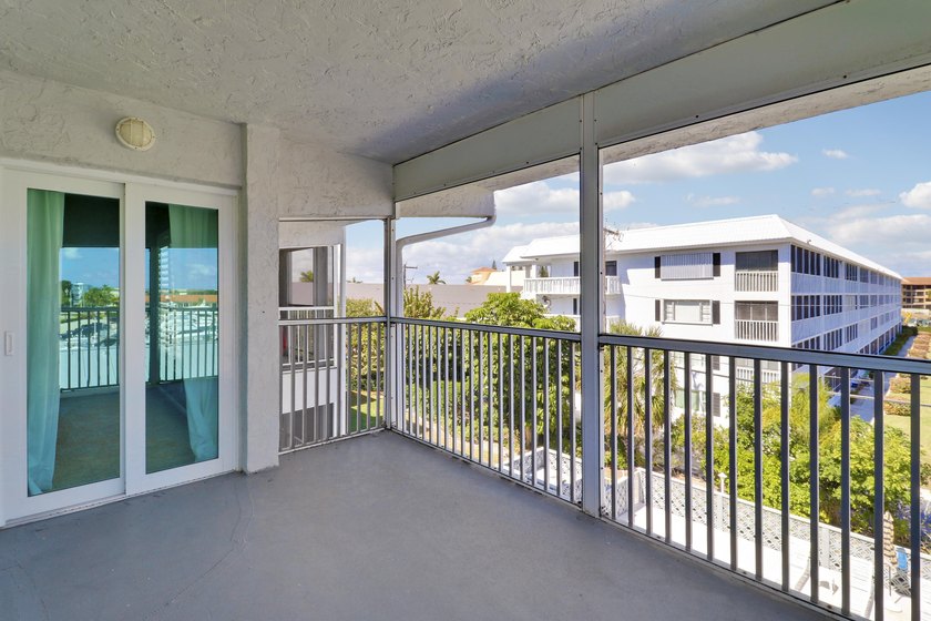Welcome to Yacht Club Drive! This 32 unit building offers - photo 18