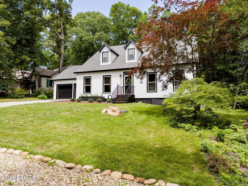 Welcome to this totally renovated, move-in ready 5 bedroom, 3 - photo 2