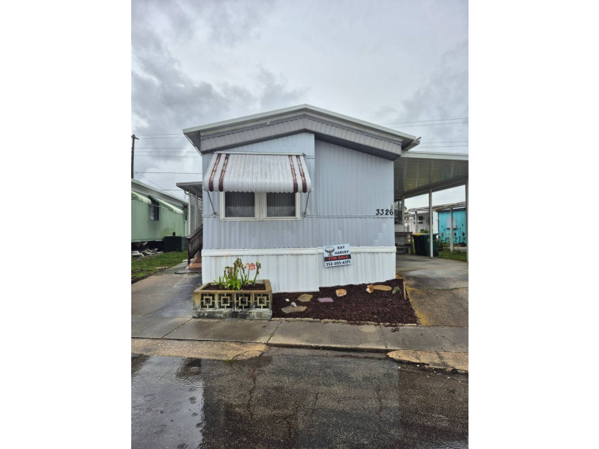 Motivated Seller! This beautifully updated 3-bedroom, 2-bathroom - photo 2