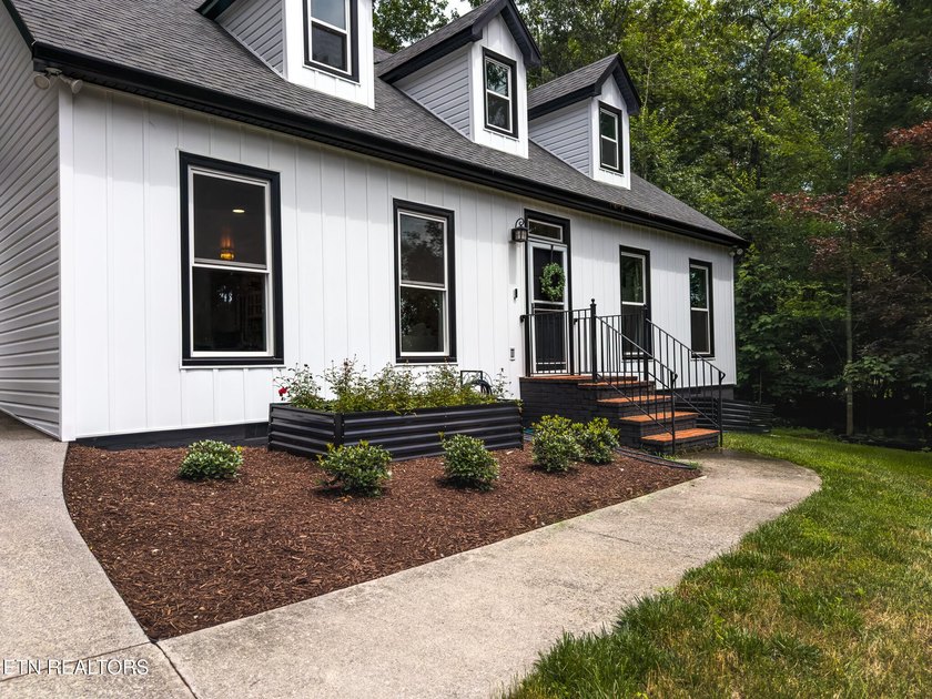 Welcome to this totally renovated, move-in ready 5 bedroom, 3 - photo 3