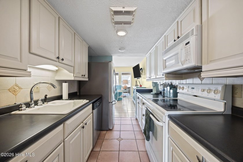 Remodeled End-Unit Condo | Pine Knoll Shores NC | Deeded Beach - photo 8