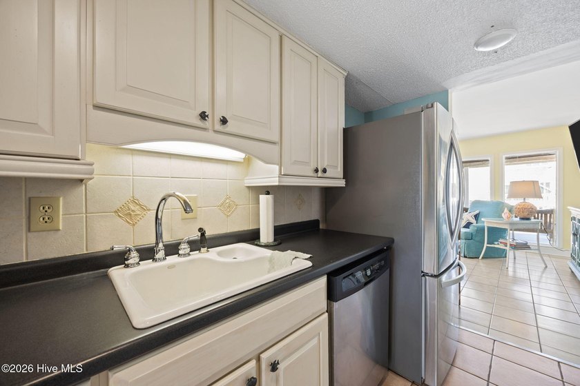 Remodeled End-Unit Condo | Pine Knoll Shores NC | Deeded Beach - photo 9
