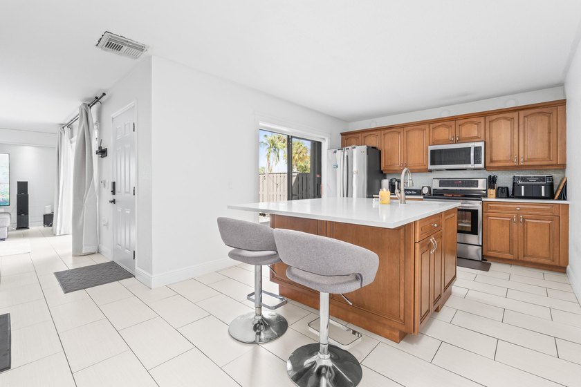 Beautiful 2-bedroom, 2 full and 1 half-bath home in a tranquil - photo 13