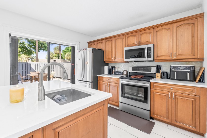 Beautiful 2-bedroom, 2 full and 1 half-bath home in a tranquil - photo 14