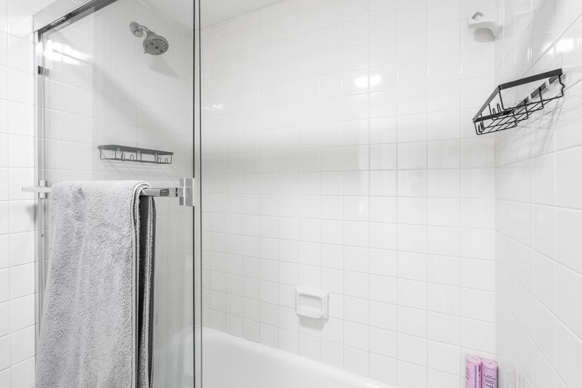 Beautiful 2-bedroom, 2 full and 1 half-bath home in a tranquil - photo 27