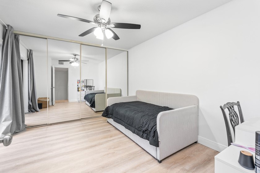 Beautiful 2-bedroom, 2 full and 1 half-bath home in a tranquil - photo 29