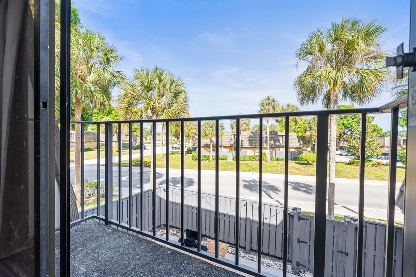 Beautiful 2-bedroom, 2 full and 1 half-bath home in a tranquil - photo 31