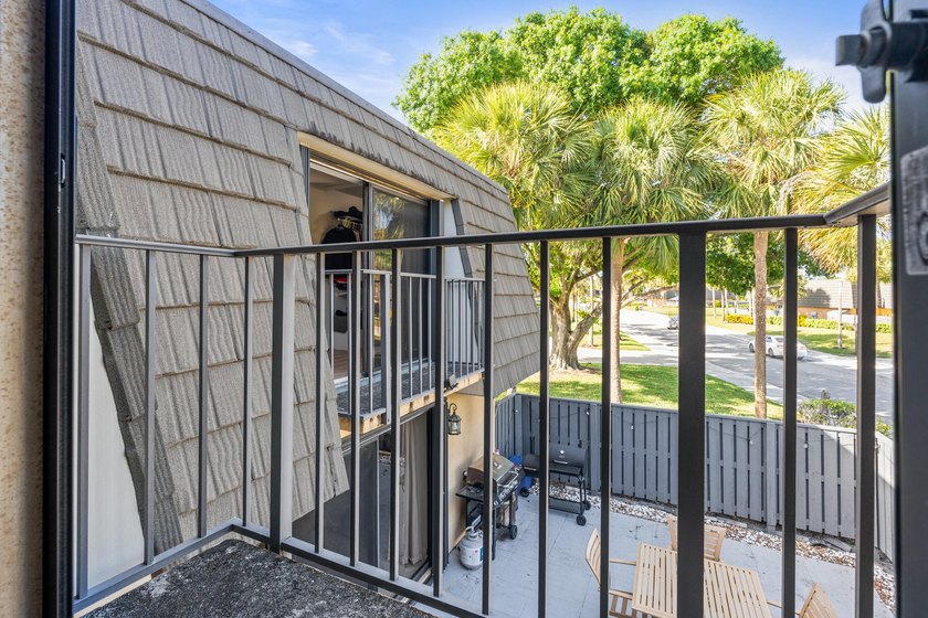 Beautiful 2-bedroom, 2 full and 1 half-bath home in a tranquil - photo 32