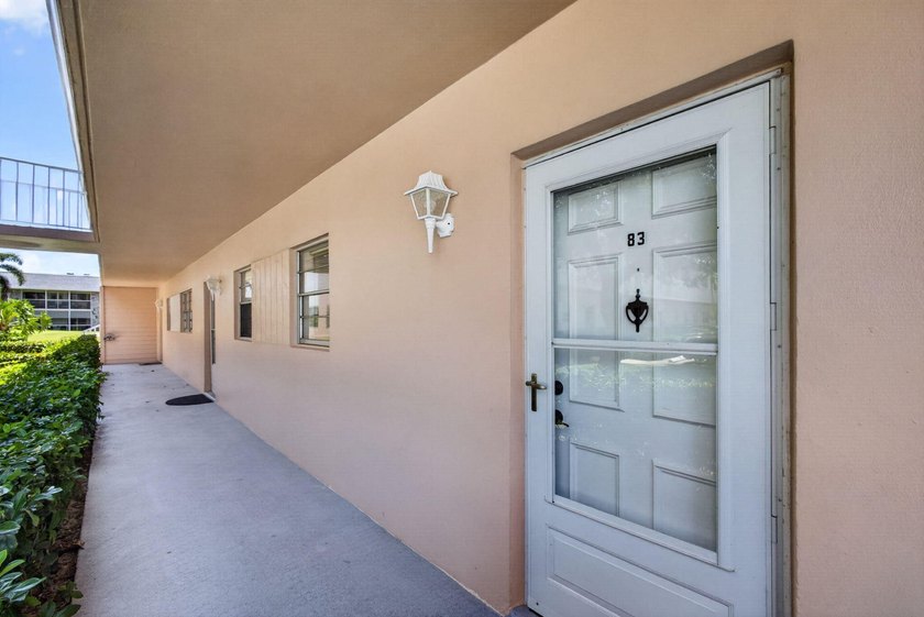 Welcome to this well-maintained one-bedroom, one-bathroom - photo 2