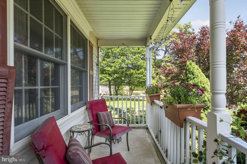 Welcome To This Beautifully Maintained 4 Bed, 2.5 Bath Colonial - photo 3