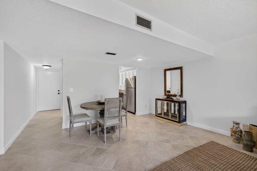 Welcome to this well-maintained one-bedroom, one-bathroom - photo 4