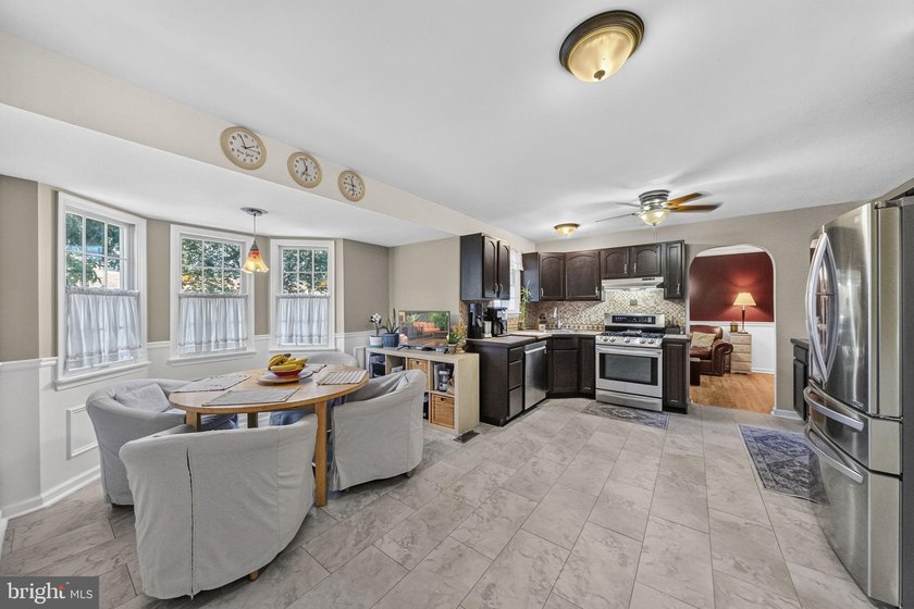 Welcome To This Beautifully Maintained 4 Bed, 2.5 Bath Colonial - photo 4