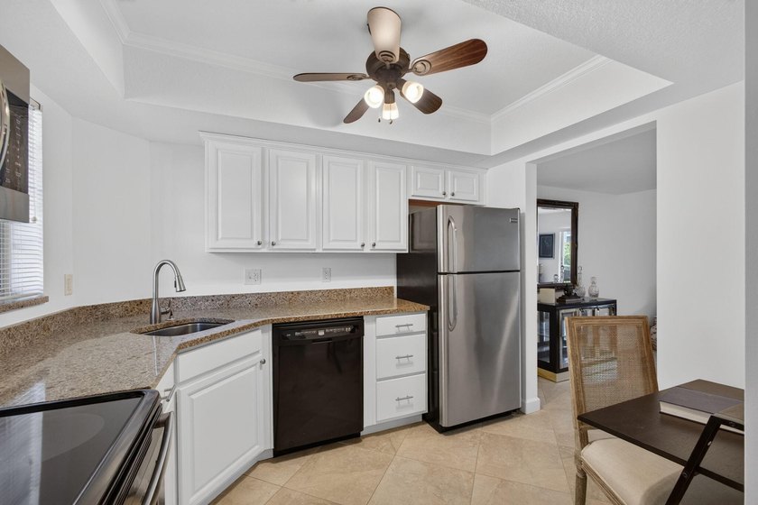 Welcome to this well-maintained one-bedroom, one-bathroom - photo 7