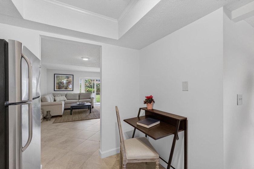Welcome to this well-maintained one-bedroom, one-bathroom - photo 8