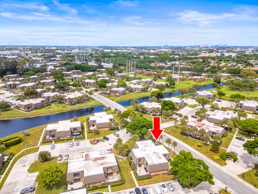 Beautiful 2-bedroom, 2 full and 1 half-bath home in a tranquil - photo 49