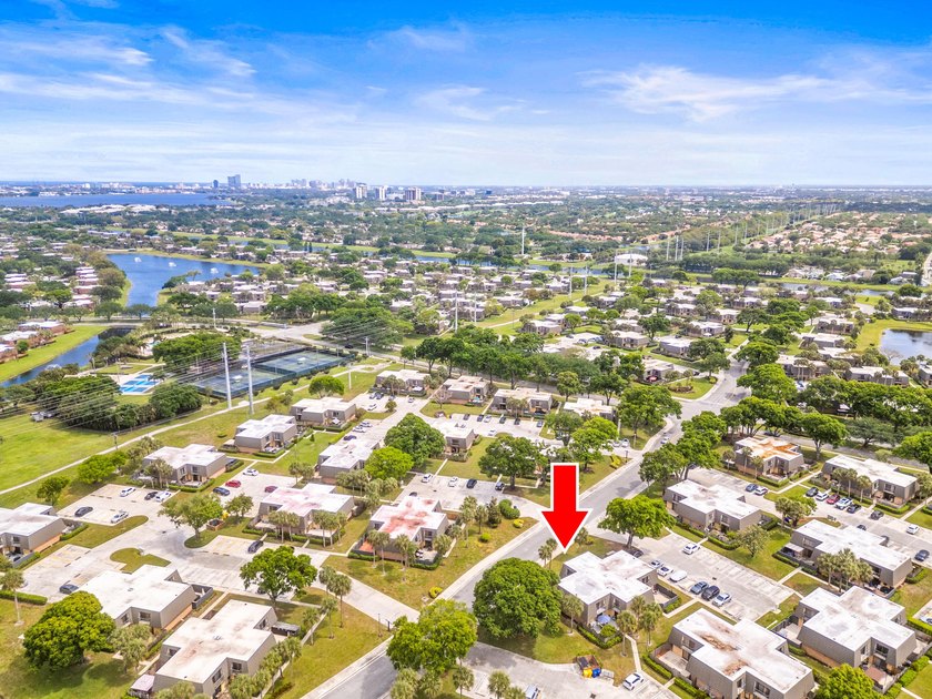 Beautiful 2-bedroom, 2 full and 1 half-bath home in a tranquil - photo 50