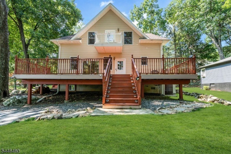 Space, sunlight and the Lake Hopatcong lifestyle come together - photo 3