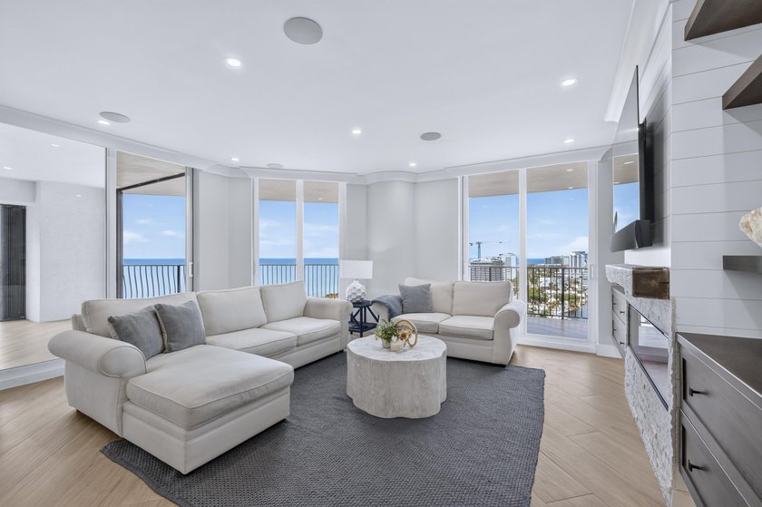 Ideally situated between the ocean and the Intracoastal, this - photo 4