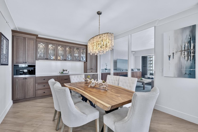 Ideally situated between the ocean and the Intracoastal, this - photo 6