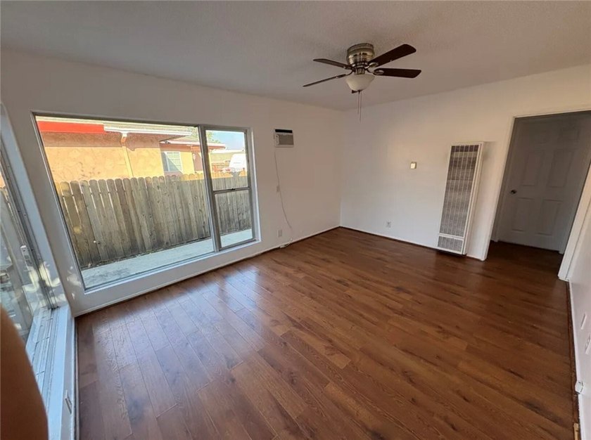 Great investment for this 3 units income property. One unit is - photo 7