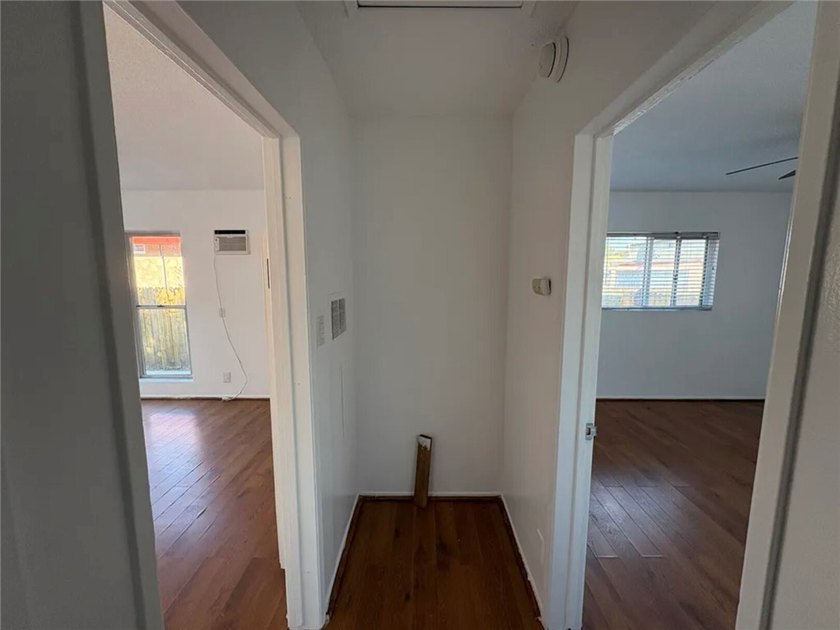 Great investment for this 3 units income property. One unit is - photo 9