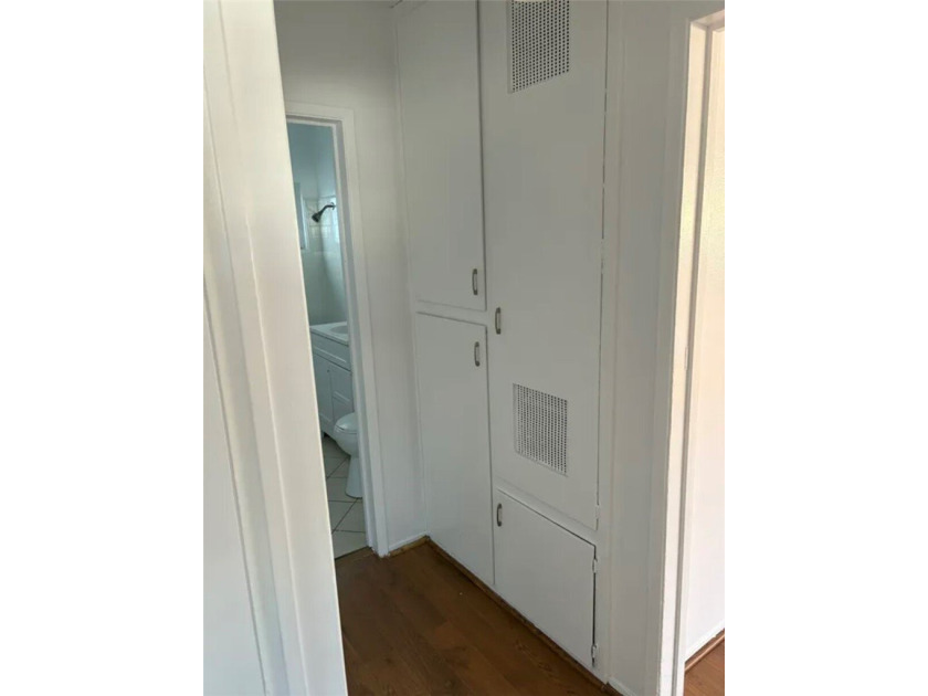 Great investment for this 3 units income property. One unit is - photo 10
