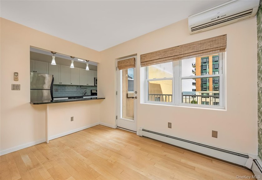 Large, Bright, Top Floor Condo With Oceanviews from the Private - photo 7