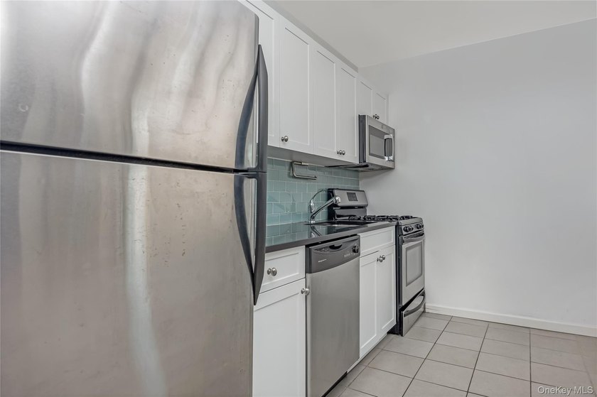 Large, Bright, Top Floor Condo With Oceanviews from the Private - photo 10