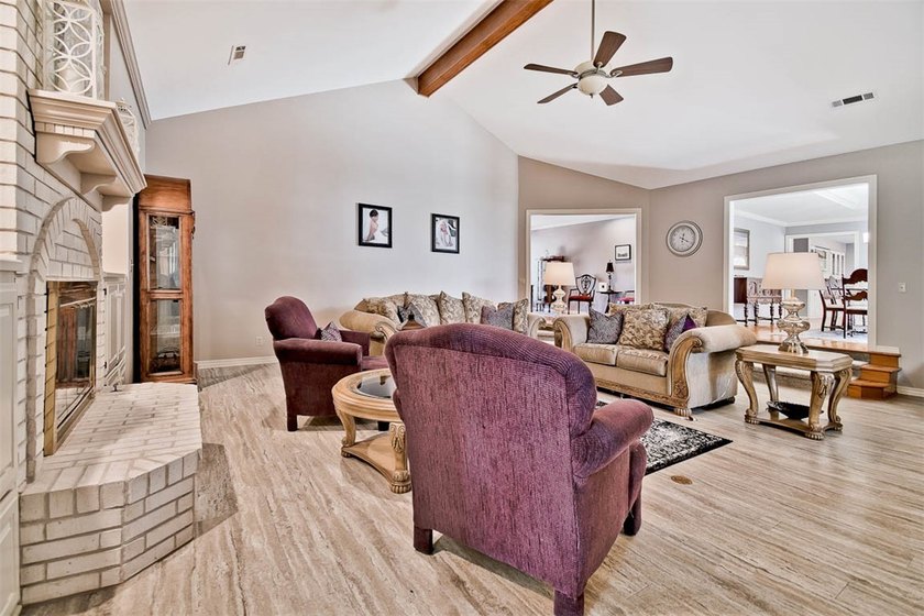 Welcome to this beautiful well-maintained home that blends - photo 4