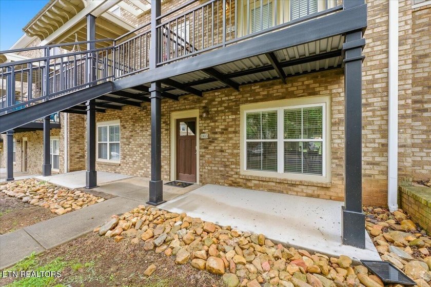 Secure housing before the fall semester! This first-floor - photo 5