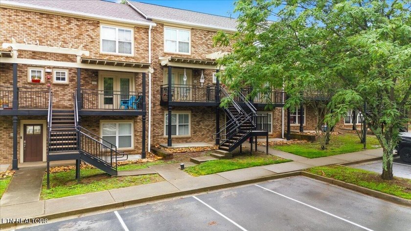 Secure housing before the fall semester! This first-floor - photo 7