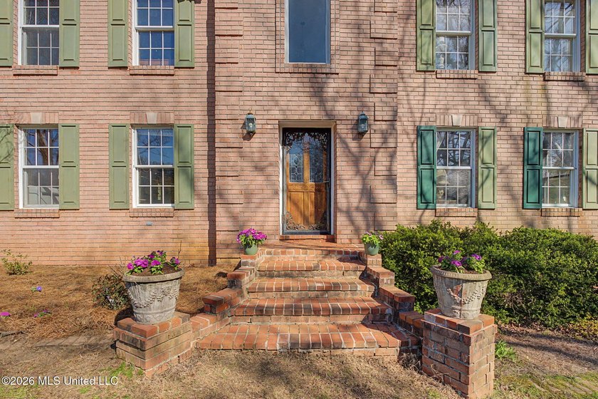 Welcome to this spacious and well-maintained home offering - photo 10