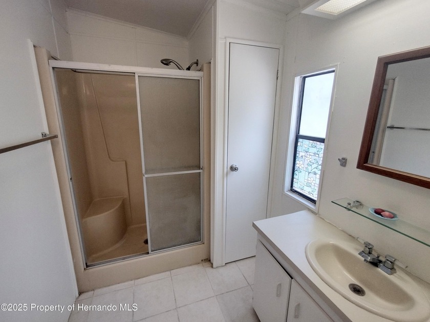 Cash buyers, take a look at this one!! MOVE IN READY!! High and - photo 13