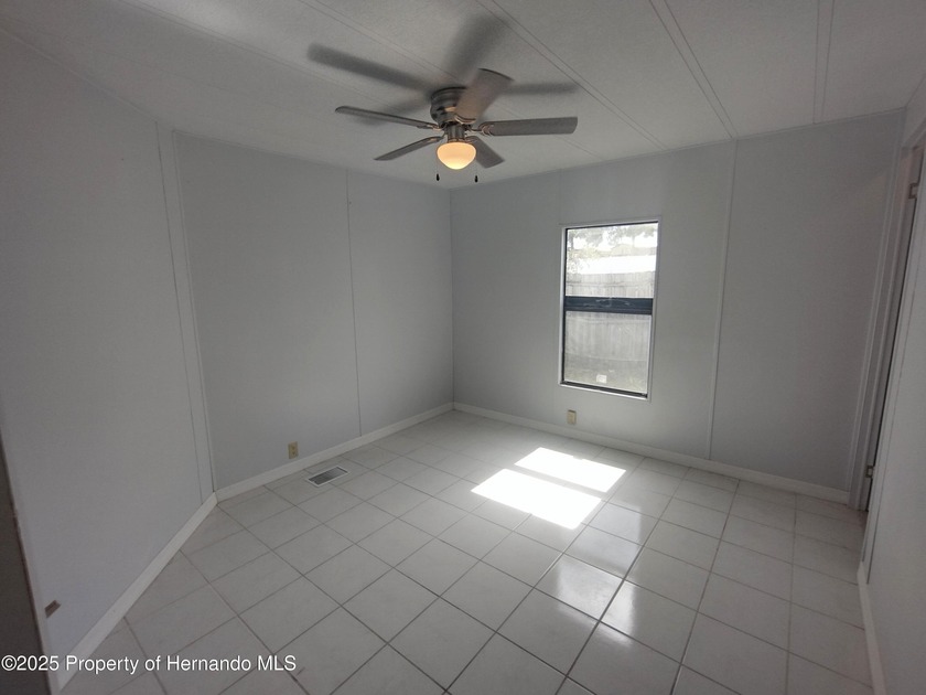 Cash buyers, take a look at this one!! MOVE IN READY!! High and - photo 14