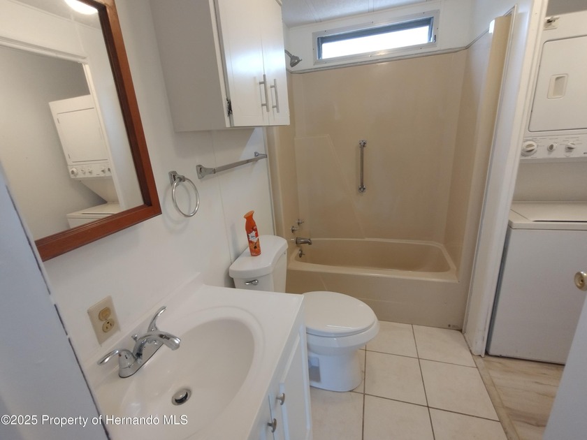 Cash buyers, take a look at this one!! MOVE IN READY!! High and - photo 15