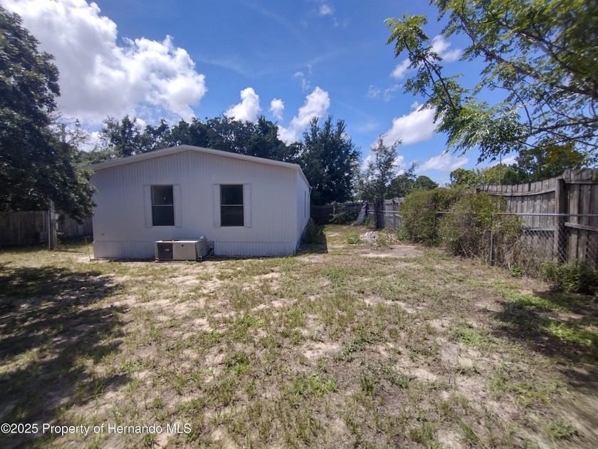 Cash buyers, take a look at this one!! MOVE IN READY!! High and - photo 16