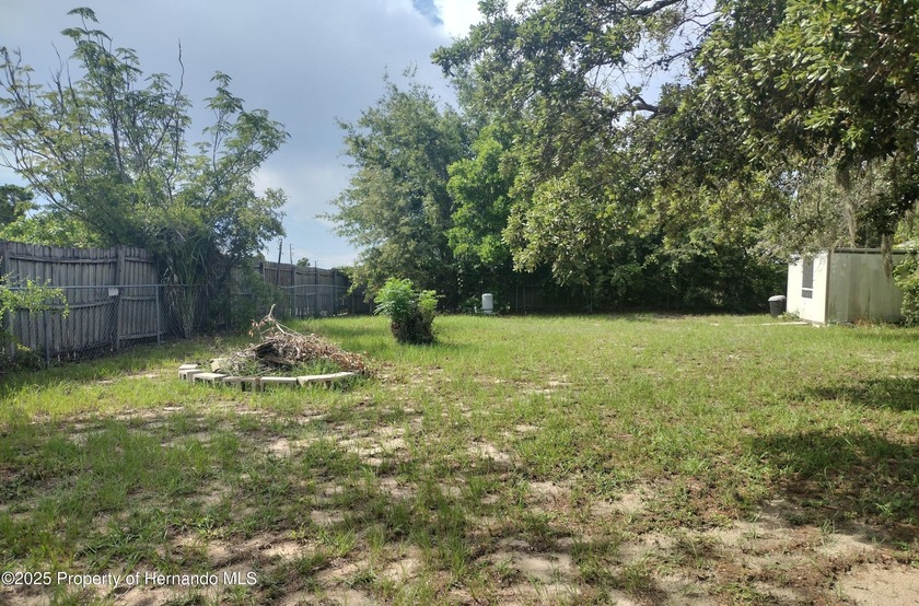 Cash buyers, take a look at this one!! MOVE IN READY!! High and - photo 19