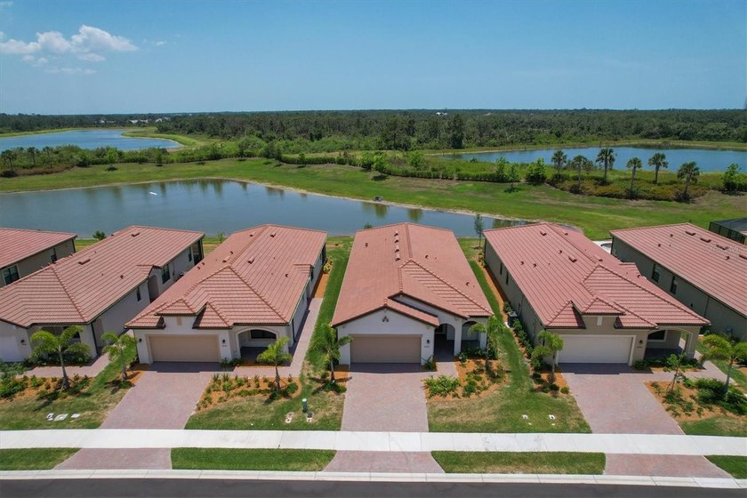 This home just built in 2022 and now available for quick move in - photo 5
