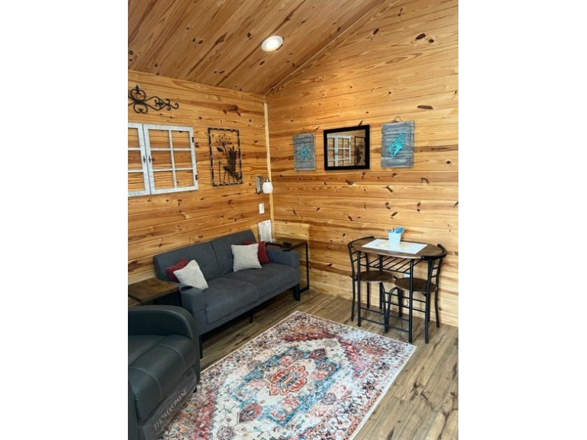Adorable 1 bed/2 bath fully furnished Platinum Cottage - photo 2