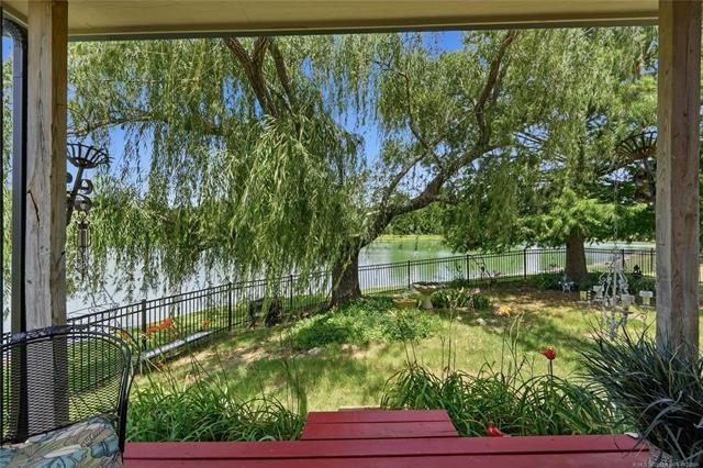 Welcome to this beautifully maintained 4-bedroom, 2.5-bath home - photo 11