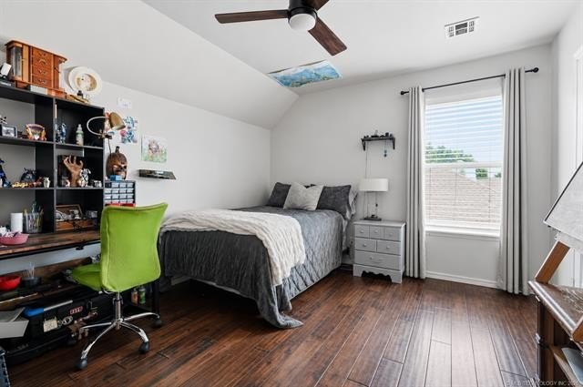 Welcome to this beautifully maintained 4-bedroom, 2.5-bath home - photo 20