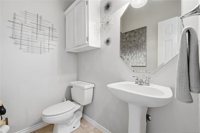 Welcome to this beautifully maintained 4-bedroom, 2.5-bath home - photo 25