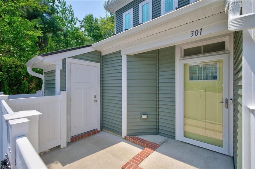 Enjoy easy one-level living in the sought-after Promenade at - photo 3