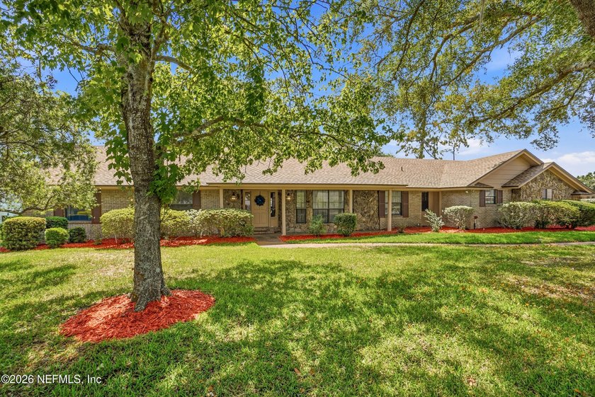 Exceptional, one level home located on Pine Lake in the highly - photo 2