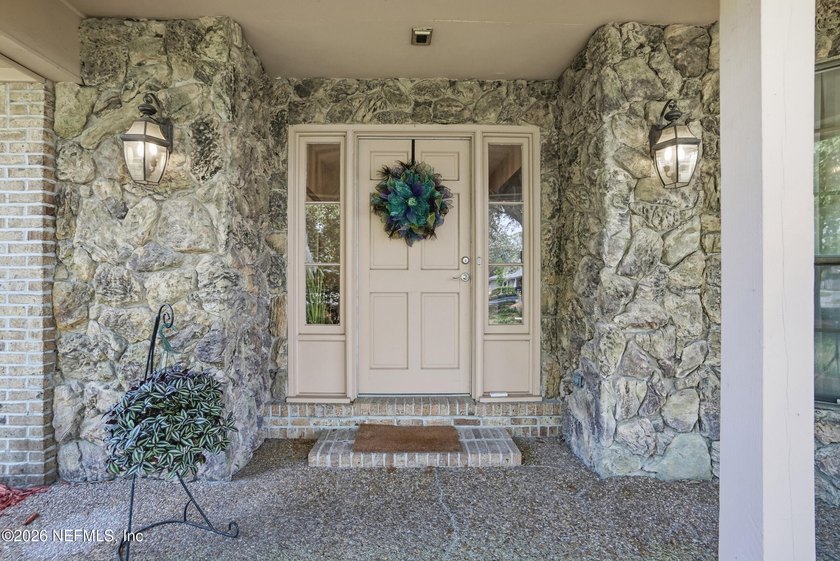 Exceptional, one level home located on Pine Lake in the highly - photo 3