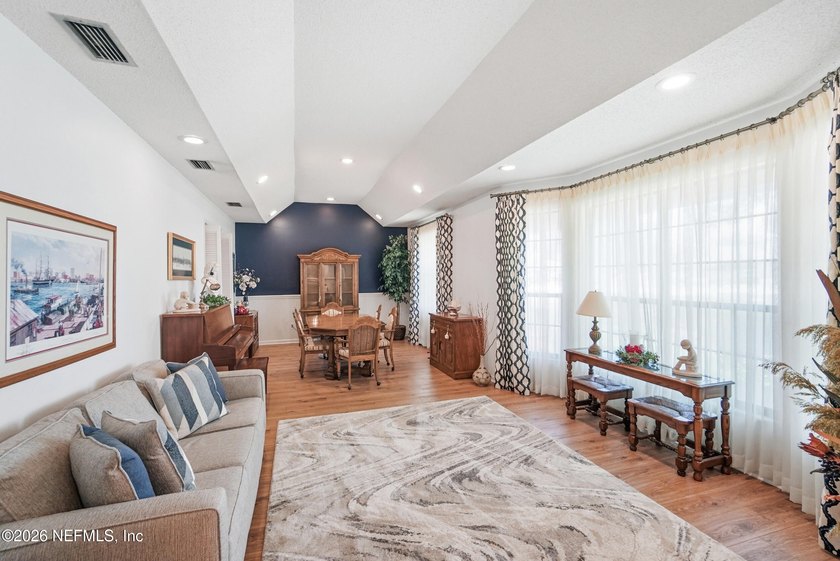 Exceptional, one level home located on Pine Lake in the highly - photo 5