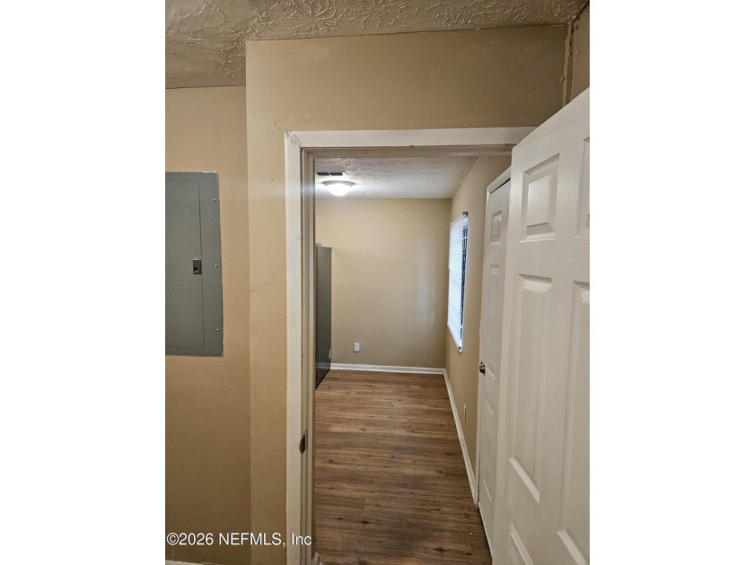Move-in-ready 3-bedroom, 1.5-bath townhouse featuring a new roof - photo 9